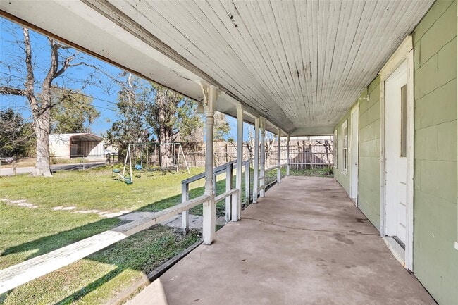 Building Photo - 203 W Powell St