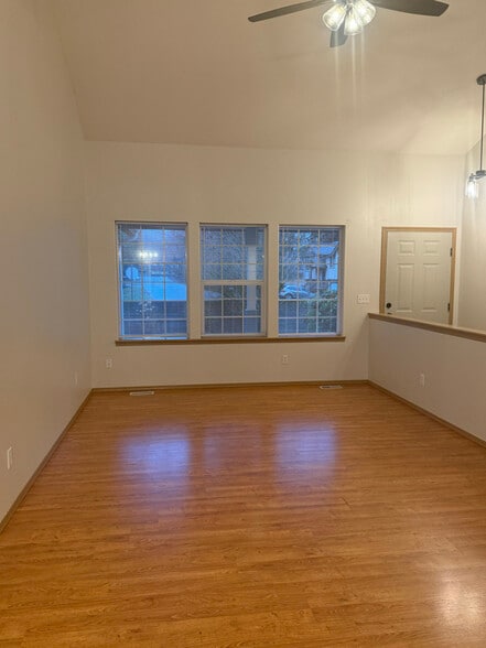 Building Photo - 7104 SE Kansas St