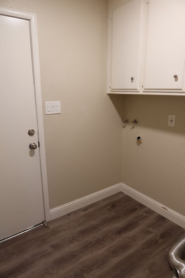 Building Photo - 379 Windward Way