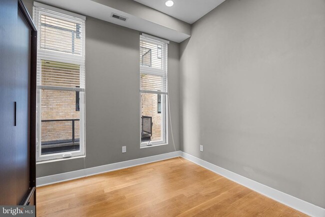 Building Photo - 211 Green St