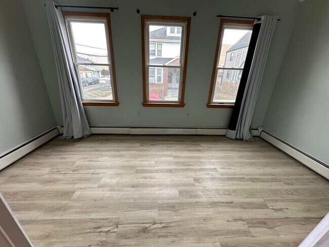 Building Photo - 8 Laird Pl