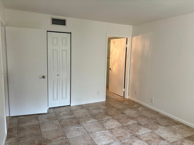 Building Photo - 2895 SW 22nd Ave
