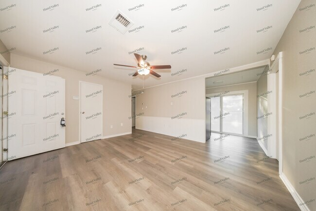 Building Photo - 2601 Yorkshire Ave