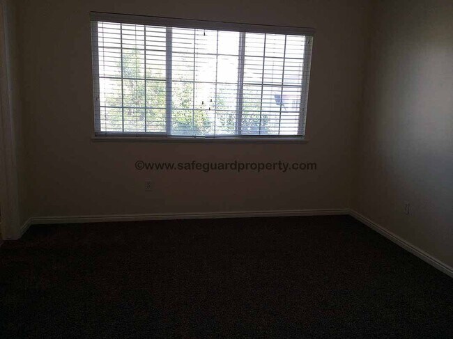 Building Photo - Spacious 3-Bedroom Townhome in Gated Draper Community
