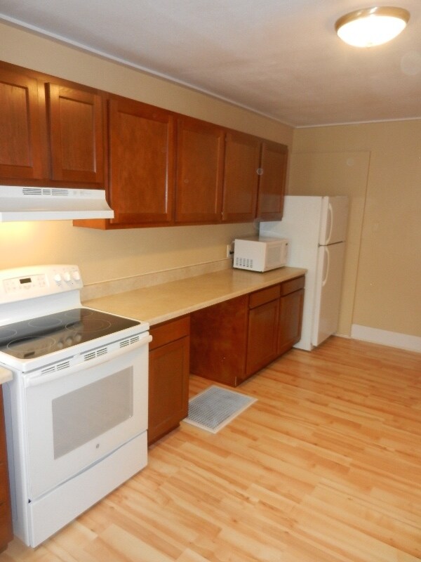 Building Photo - 632 S Loomis Ave