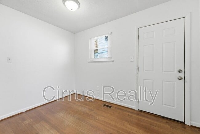 Building Photo - 327 Sycamore Ave