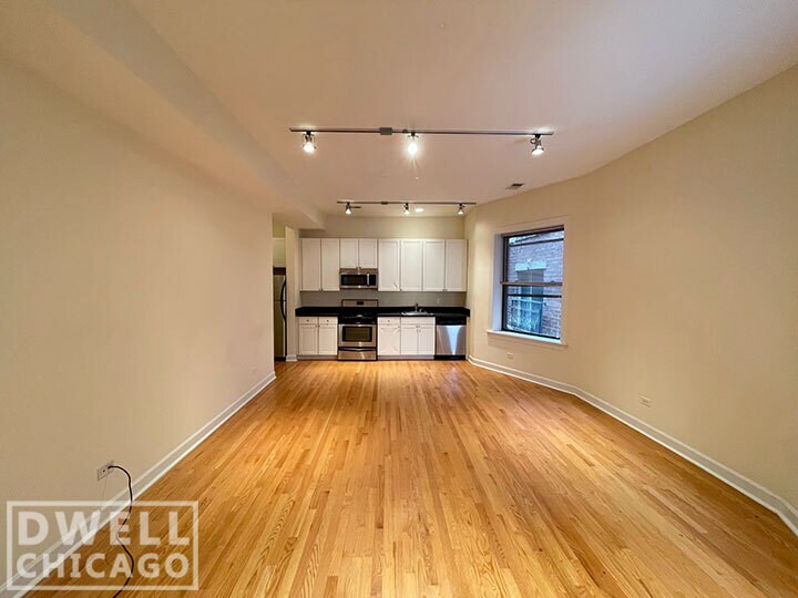 Building Photo - 4715 N Sheridan Rd