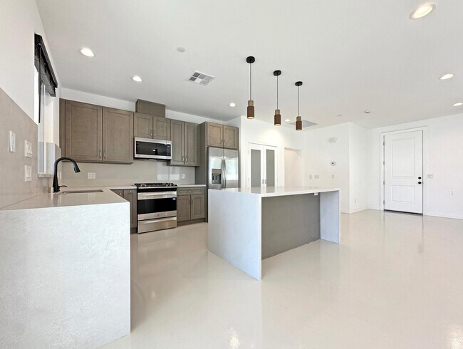 Building Photo - 33595 Rancho Vista Dr