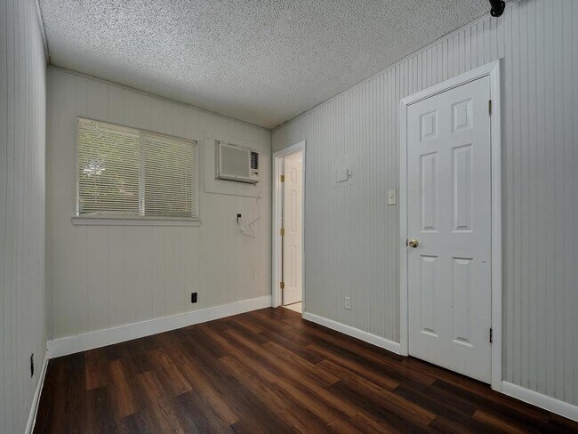 Building Photo - 4712 Depew Ave