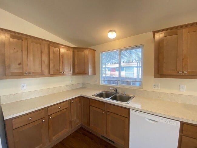 Building Photo - 3 Bedroom Mobile Home for Rent in Santa Rosa