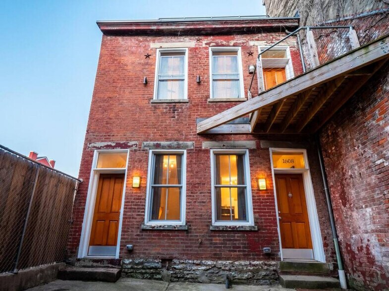 Building Photo - 1608 Pleasant St