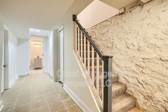 Building Photo - 518 Normandy Ave