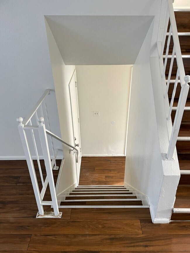 Building Photo - 3-Bedroom 1.5 Bath Twin-Home