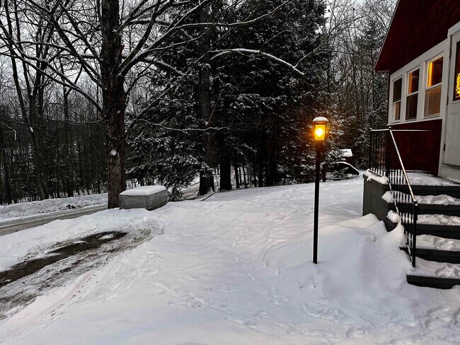 Building Photo - 280 Lakeshore Dr