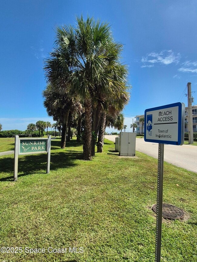 Building Photo - 333 Bahama Dr