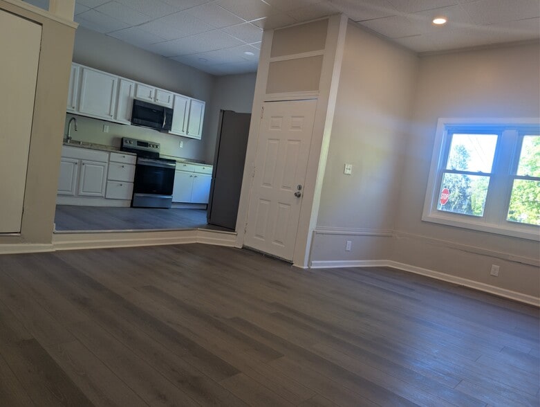 Building Photo - 500 Marion St