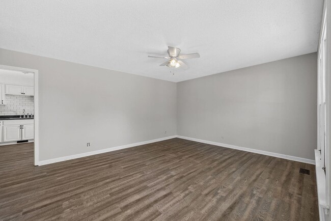 Building Photo - 4 Bedroom Pet Friendly Home For Rent!