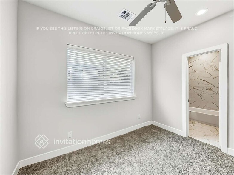 Building Photo - 10534 Executive Lake Dr