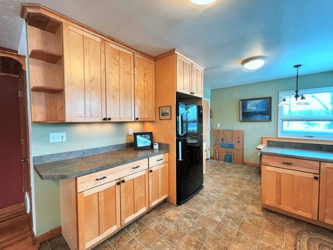 Building Photo - Spacious Midtown Two Bedroom with Utilitie...