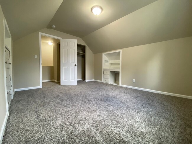 Building Photo - Remodeled 4 Bedroom 3 bath Home