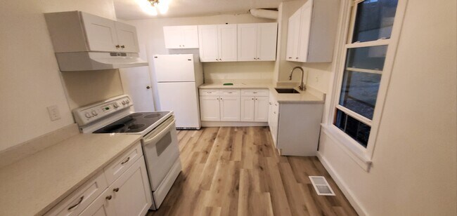 Primary Photo - 493 Williams St