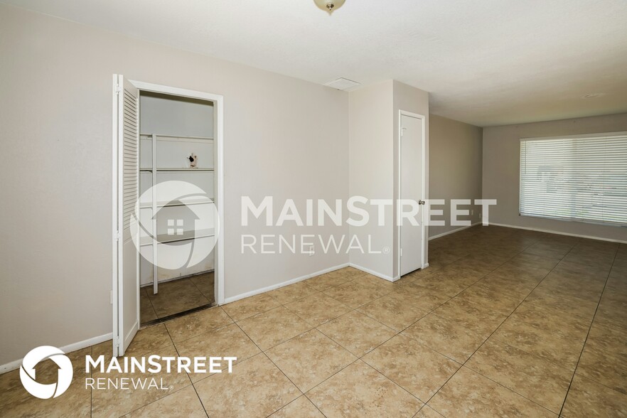 Building Photo - 3043 N 75th Dr