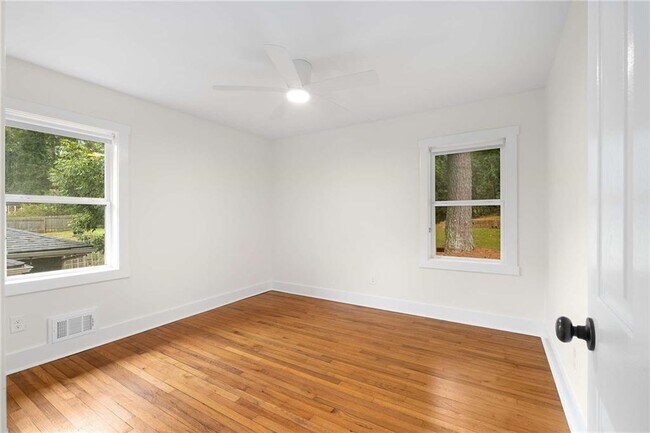 Building Photo - 1857 Boulderview Dr SE