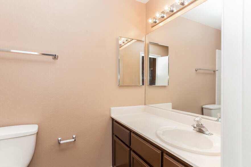 Building Photo - 8939 Green Jade Dr