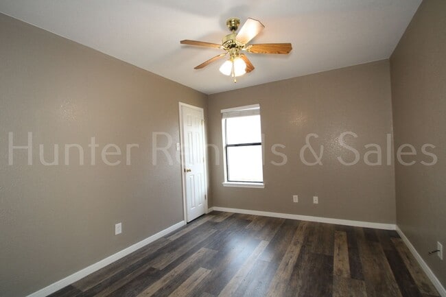 Building Photo - Quiet Area with No Backyard Neighbors