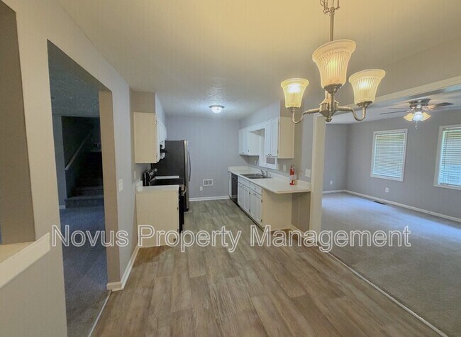 Building Photo - 125 S Meadowcliff Cir