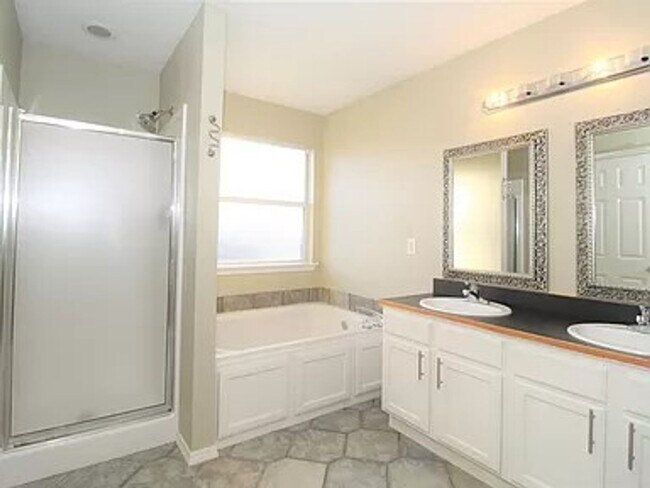 Building Photo - BEAUTIFUL HOME IN GREAT LOCATION!