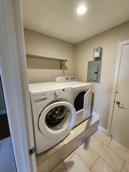 Building Photo - 361 Ehilani St