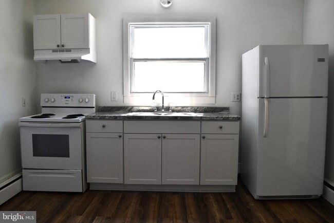 Building Photo - 4 E Milby St