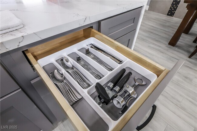 Building Photo - 5301 Opuntia St