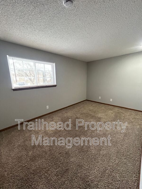 Building Photo - 3405 NW Duncan Rd