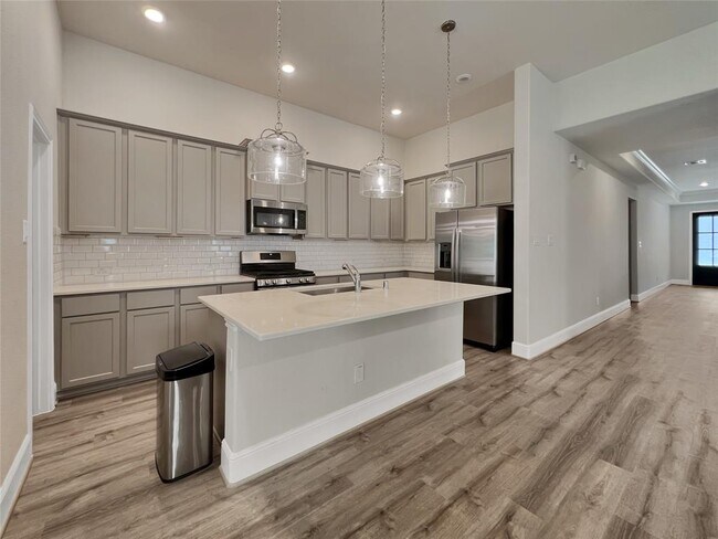 Building Photo - 21817 Enchanted Rock Dr N