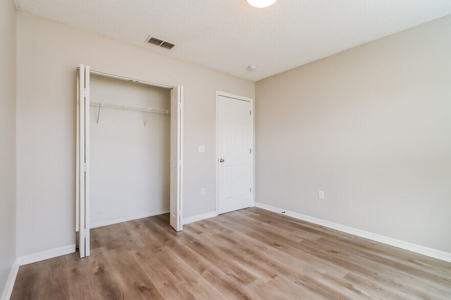 Building Photo - 8403 Yearling Ln