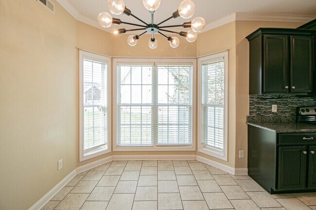 Building Photo - 809 Carousel Ct