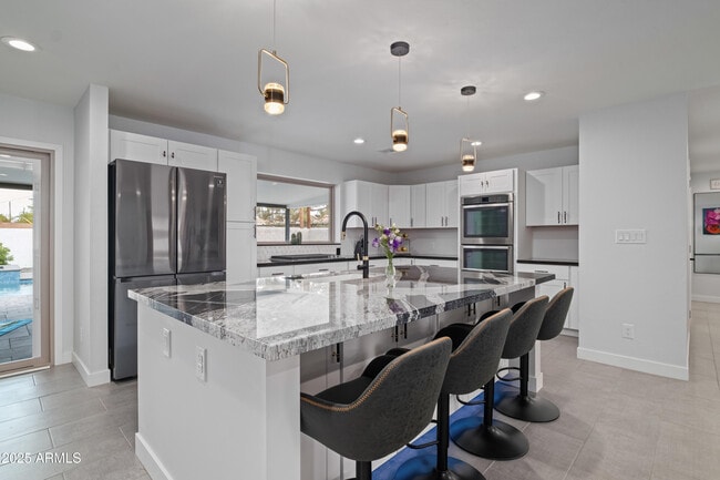 Building Photo - 2546 N 69th Pl