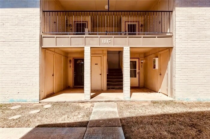 Building Photo - 1817 E Lindsey St