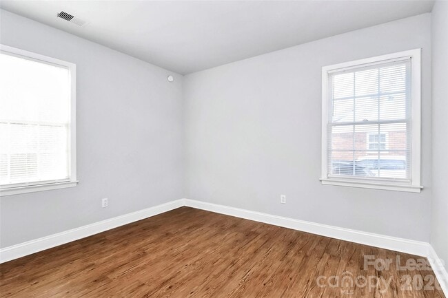 Building Photo - 919 Pineborough Rd