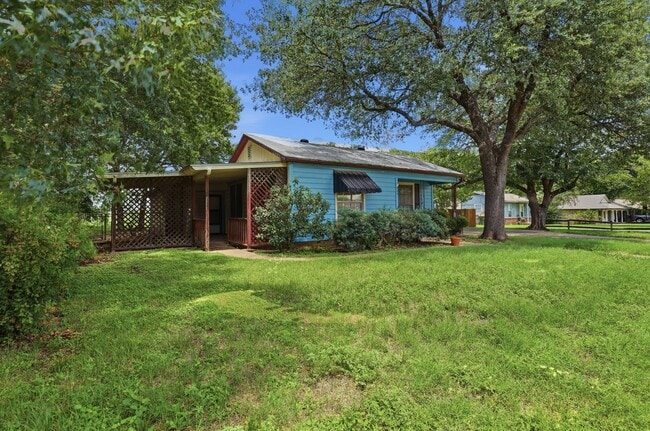 Building Photo - Great in Granbury