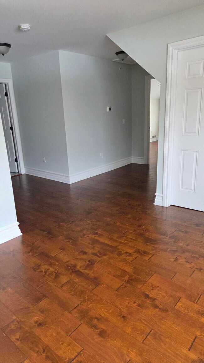 Building Photo - 934 W Huron St