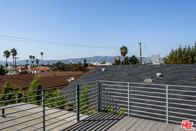 Building Photo - 1513 Orange Grove Ave