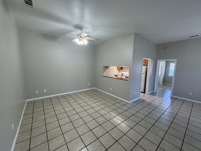 Building Photo - 2-Bed 2-Bath 1-Car Garage easy access to W...
