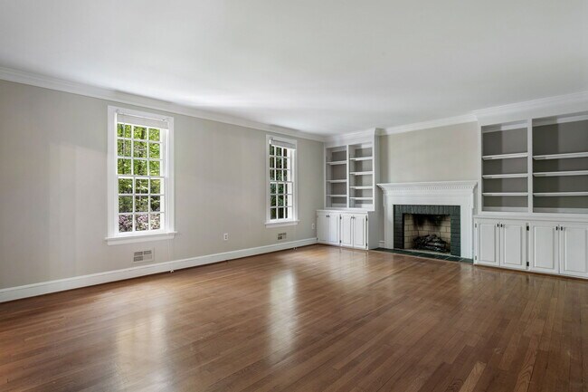 Building Photo - 9900 Kingsbridge Rd
