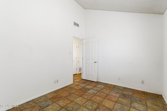 Building Photo - 5937 Chippendale Ave