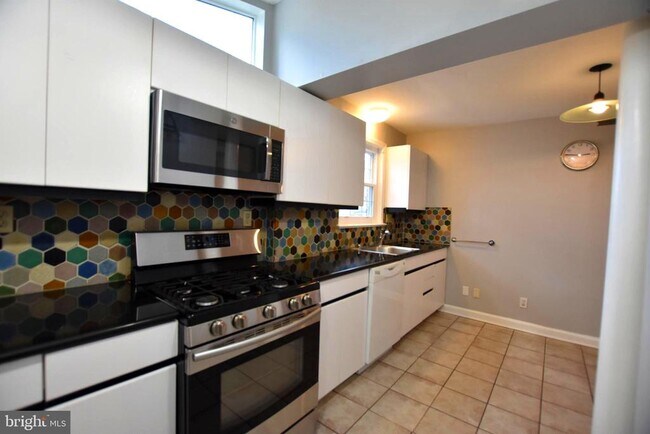 Building Photo - 10118 Cedar Ln