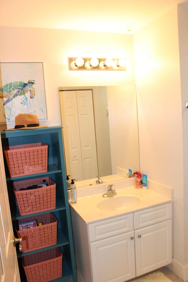 Building Photo - 1150 Town Center Dr