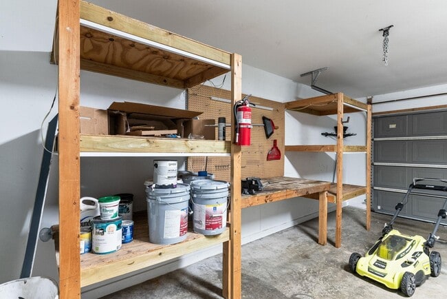 Building Photo - 10 Meadow Ridge Loop